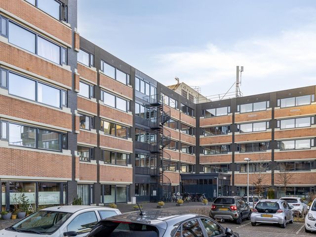 Zandsteen 65, Hoorn