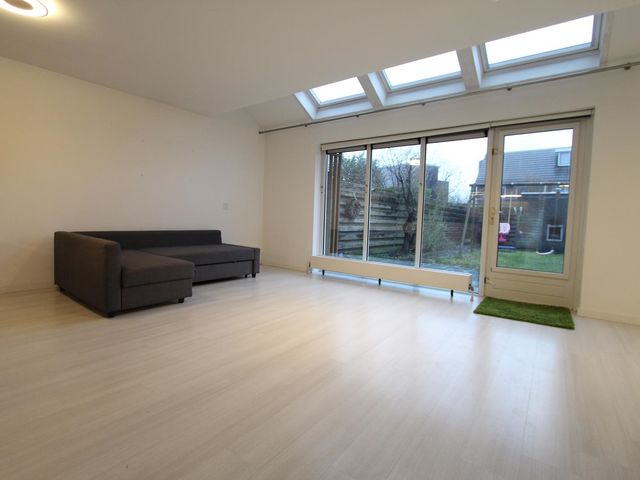 Rie Cramerplantsoen 35, Hoofddorp