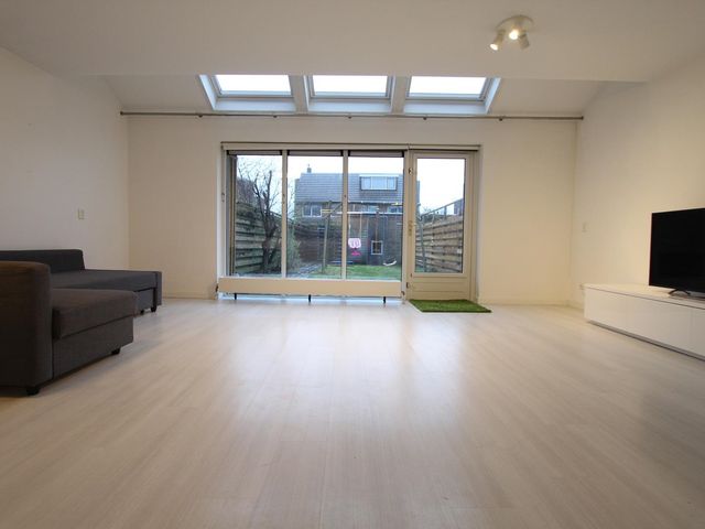 Rie Cramerplantsoen 35, Hoofddorp