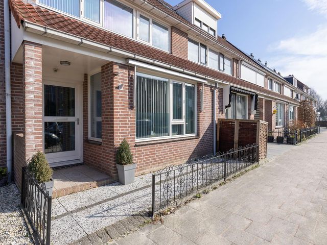 Ceder 72, Hoorn