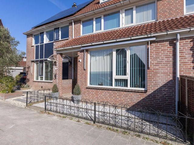 Ceder 72, Hoorn