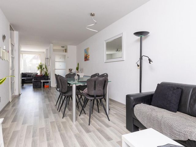 Ceder 72, Hoorn
