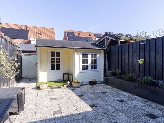 Ceder 72, Hoorn
