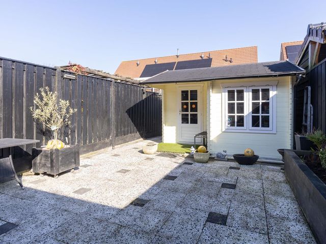Ceder 72, Hoorn