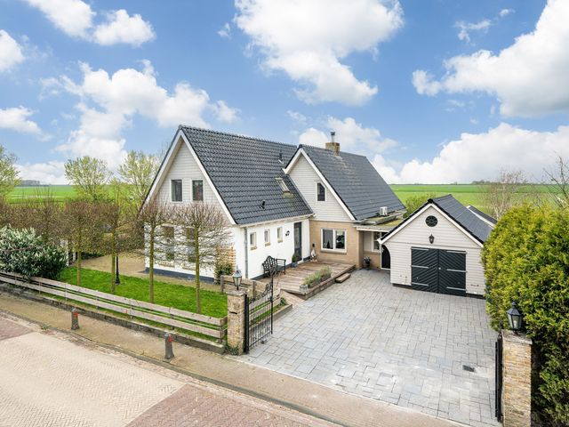 Dorpsweg 13, Idsegahuizum