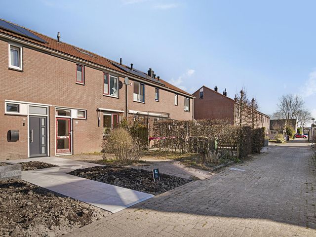 Van Vollenhovenstraat 15, Piershil