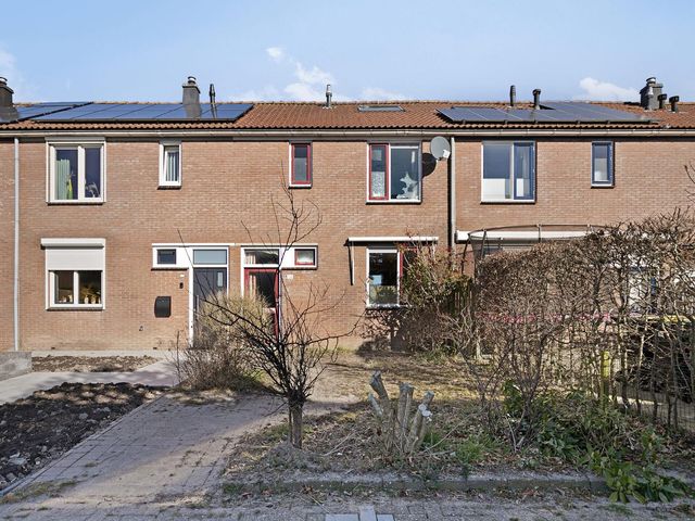 Van Vollenhovenstraat 15, Piershil