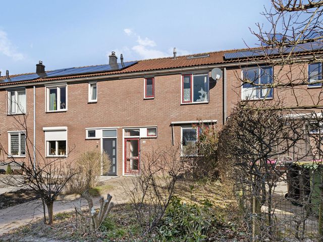 Van Vollenhovenstraat 15, Piershil