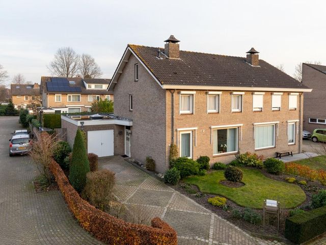 Jacob van Ruysdaelstraat 8, Waalwijk