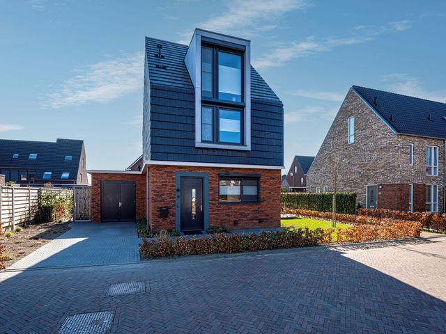 Zesmorgenstraat 15, Zevenaar