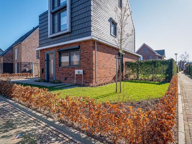Zesmorgenstraat 15, Zevenaar