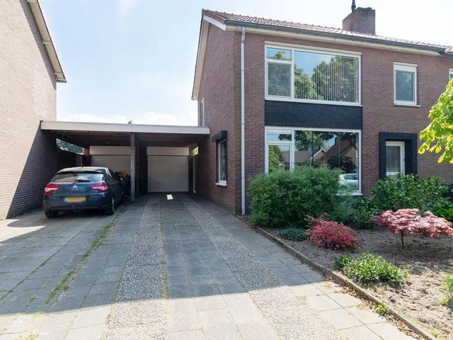 Burgemeester Bardoelstraat 27, Moergestel