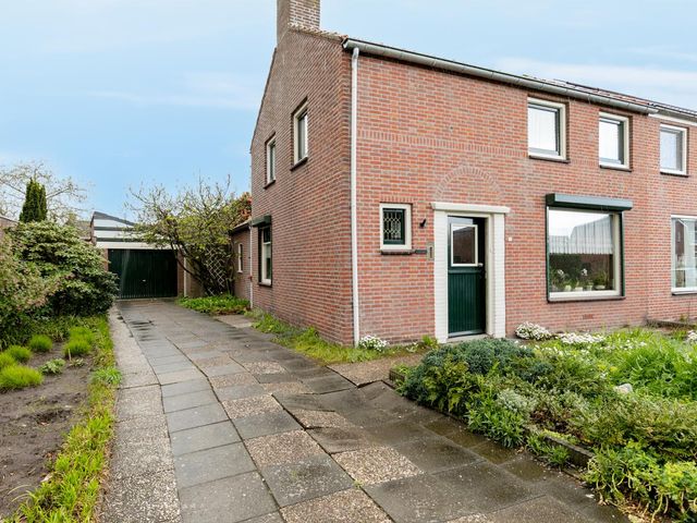 Burgemeester van Poppelstraat 5, Gilze