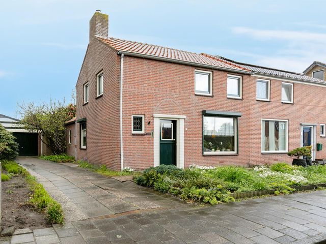 Burgemeester van Poppelstraat 5, Gilze