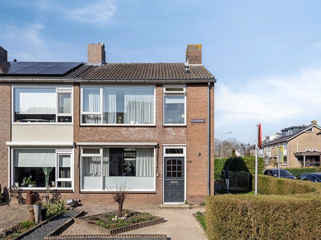 Vlietstraat 39, Schelluinen