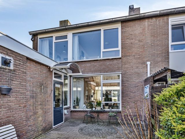 Vlietstraat 39, Schelluinen