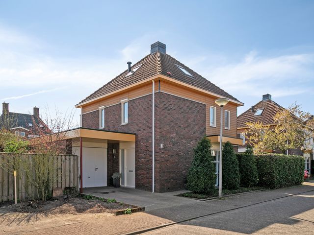 Koos Veraartstraat 16, Steenbergen