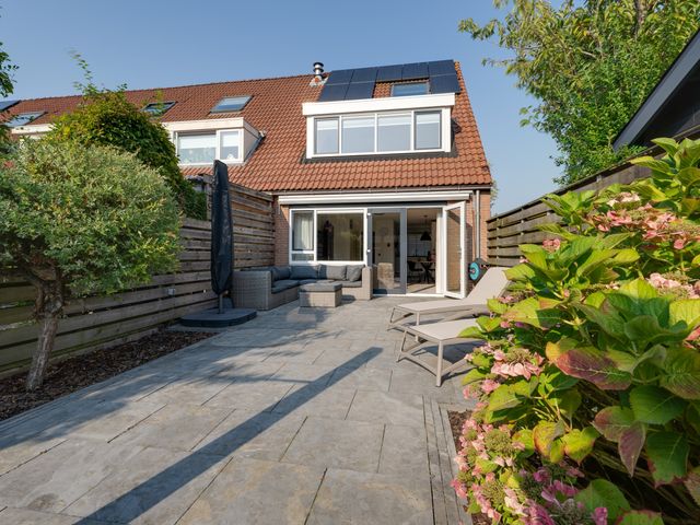 Dovenetelstraat 1, Purmerend