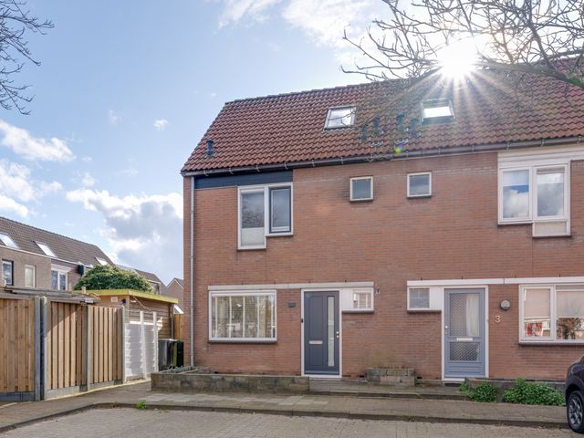 Dovenetelstraat 1, Purmerend