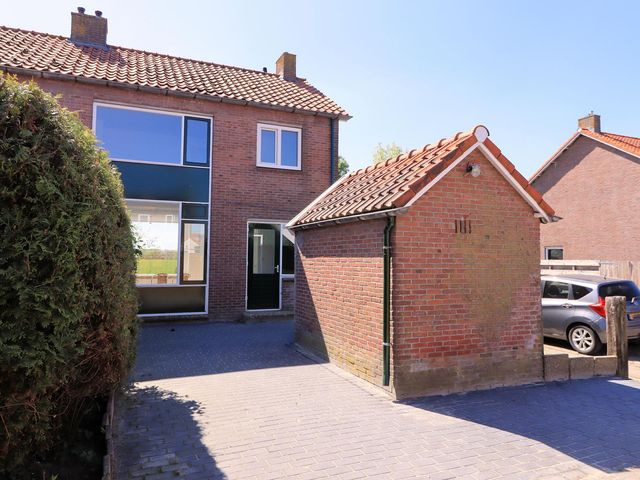 Burgemeester van der Veenweg 6, Ossenzijl