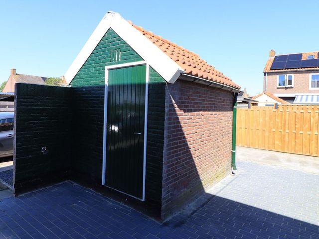 Burgemeester van der Veenweg 6, Ossenzijl