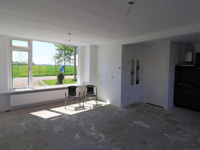 Burgemeester van der Veenweg 6, Ossenzijl