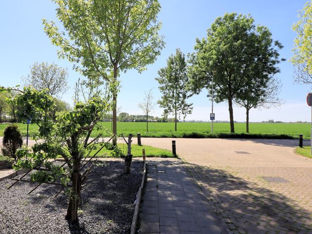 Burgemeester van der Veenweg 6, Ossenzijl