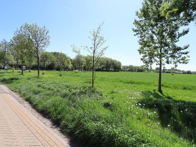 Burgemeester van der Veenweg 6, Ossenzijl