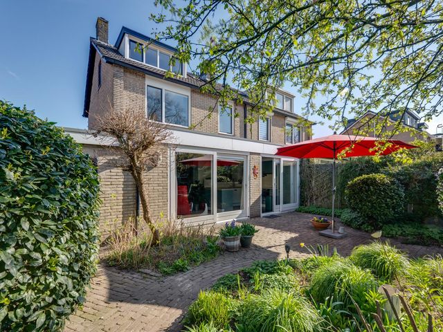 Jasmijnstraat 27, Hoeven
