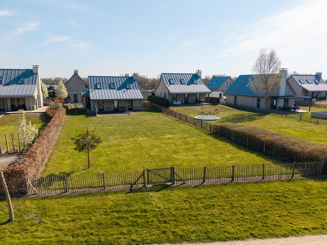 Oesterdam 99, Tholen