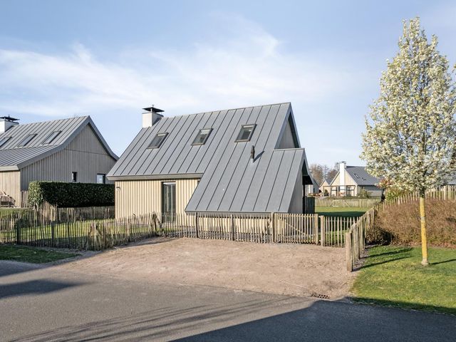 Oesterdam 99, Tholen