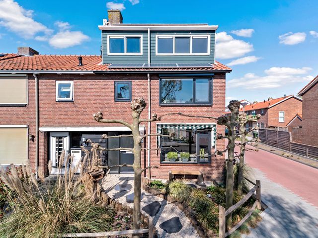 Oranje-Nassaustraat 32, Maasland