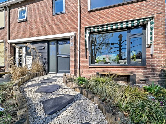 Oranje-Nassaustraat 32, Maasland