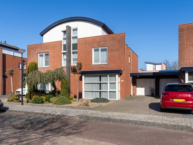 Toon Hermansplein 10, Waalwijk
