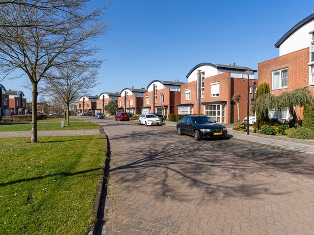 Toon Hermansplein 10, Waalwijk