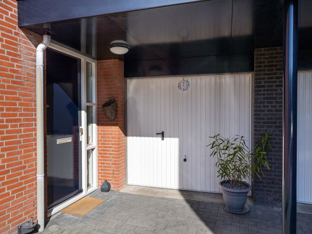 Toon Hermansplein 10, Waalwijk