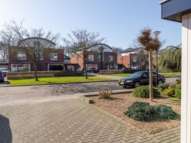 Toon Hermansplein 10, Waalwijk