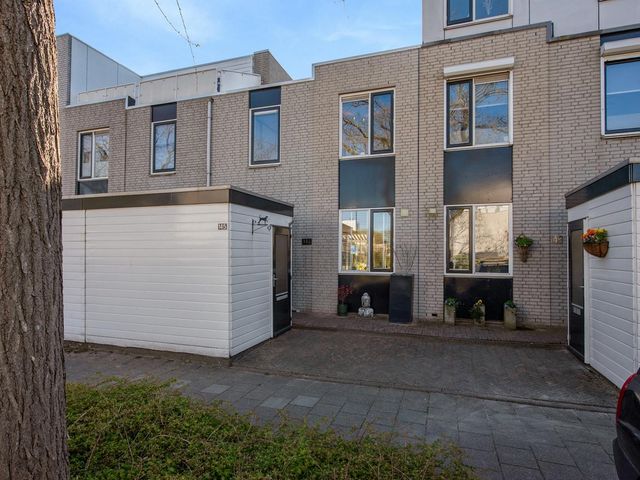 Marineblauw 145, Zoetermeer
