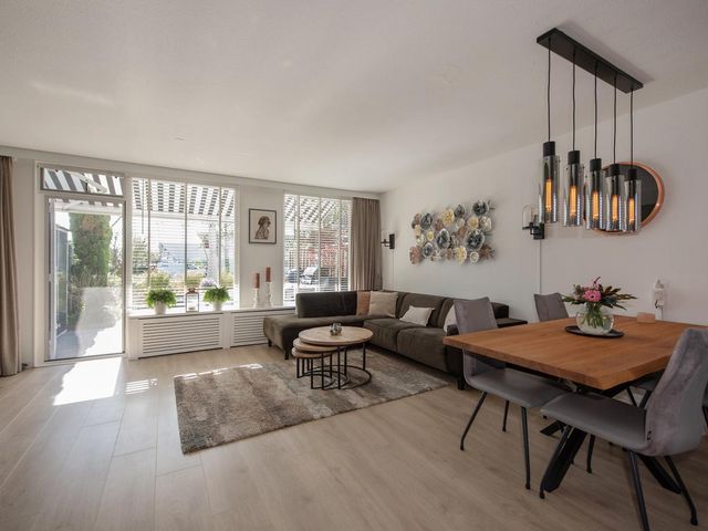 Marineblauw 145, Zoetermeer