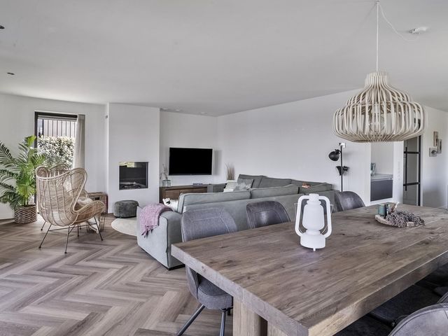 Oesterdam 241, Tholen