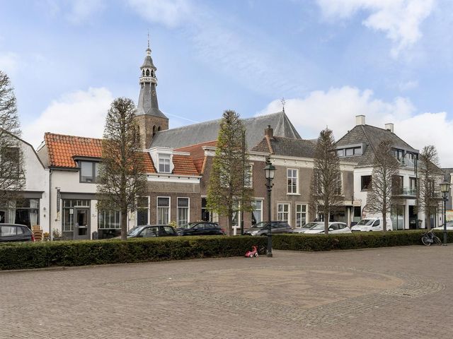 Markt 8, Sint-Maartensdijk