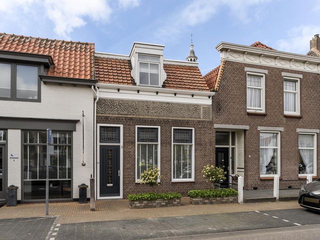 Markt 8, Sint-Maartensdijk