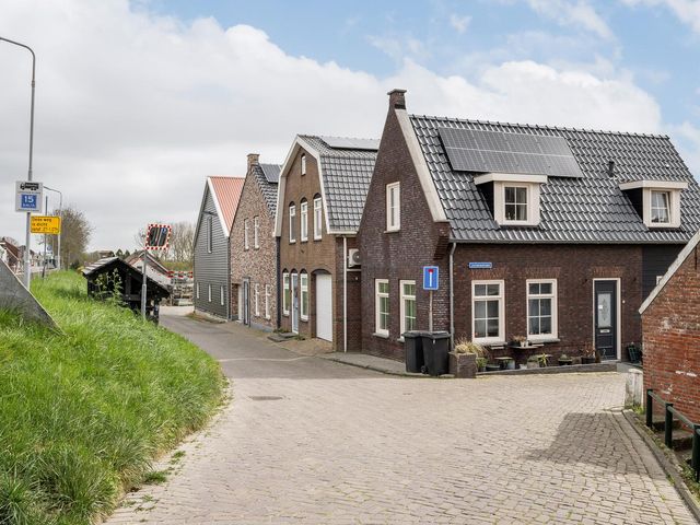 Stoofdijk 10, Stavenisse