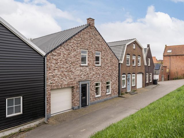 Stoofdijk 10, Stavenisse