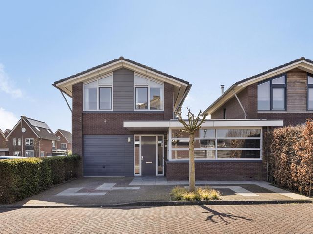 Van Hogendorpstraat 1, Numansdorp