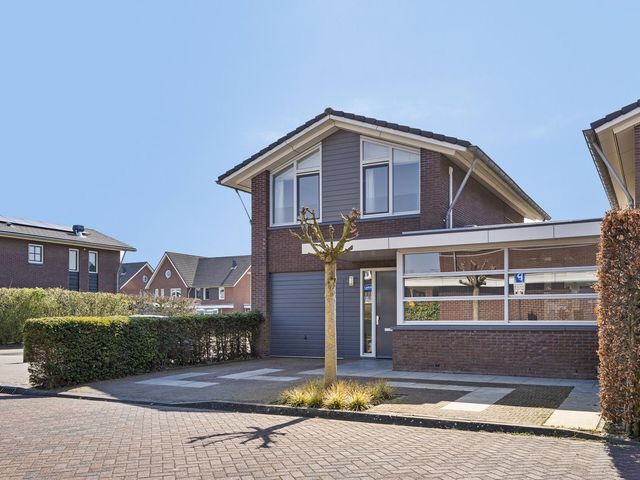 Van Hogendorpstraat 1, Numansdorp