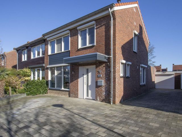Sint Maartenslaan 78, Stramproy