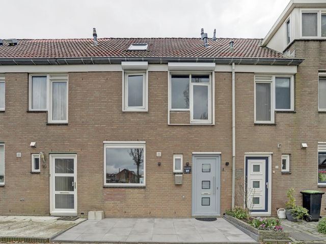 Buntgras 97, Spijkenisse