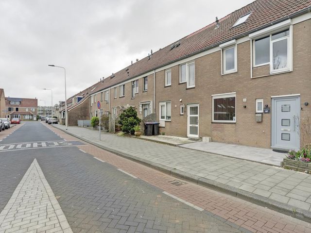 Buntgras 97, Spijkenisse