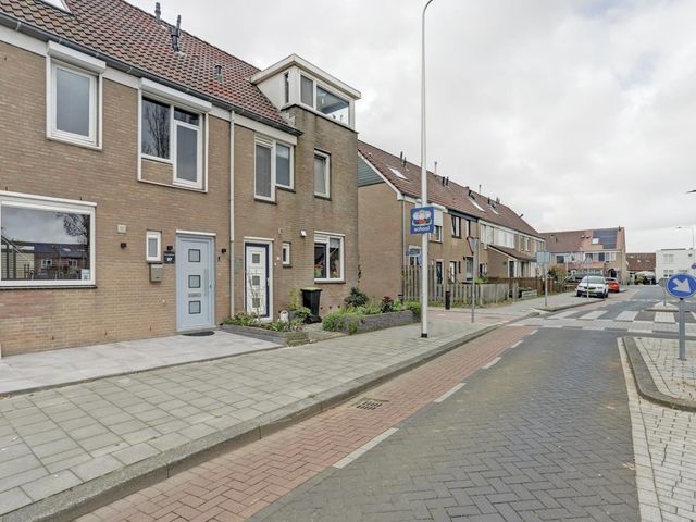 Buntgras 97, Spijkenisse